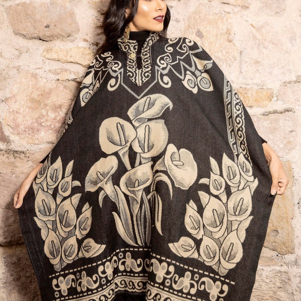 Mexican Calla-Lilly Poncho. Mexican Elegant Poncho. Traditional Floral Poncho. Winter Shawl. Mexican Gabán. Golden Poncho.