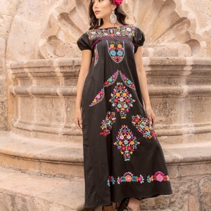 Floral Hand Embroidered Dress. Floral Traditional Mexican Dress. Mexican Embroidered Maxi Dress. Mexican Typical Dress.