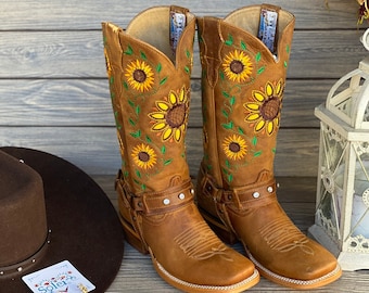 Women's Mexican Boot. Leather Sunflowers Embroidered Boot. Artisanal Women Boot. Western Boot. Cowgirl Authentic Boot.