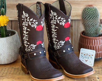 Women's Mexican Boot. Handmade Leather Floral Embroidered Boot. Artisanal Women Boot. Western Boot. Cowgirl Authentic Boot.