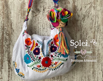 タッセル付きの伝統的な刺繍バッグ。メキシコのモラルバッグ。手刺繍の