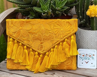 Mexican Floral Embroidered Purse. Over the Shoulder Purse. Artisanal Mexican Clutch. Floral Clutch. Artisanal Mexican Cross body.