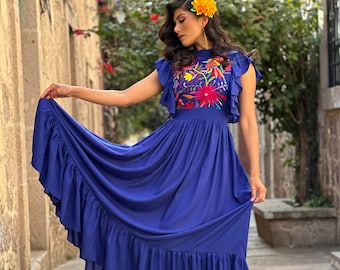 Mexikanische Blumen Hand bestickt Kleid. Traditionelle mexikanische Tracht. Boho Kleid. Handwerklich hergestelltes mexikanisches Kleid. Lateinischer Stil. Brautjungfer Kleid.