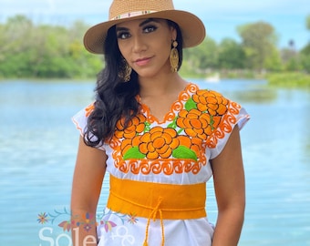 Mexican Blouse with Decorated Collar. Zinacatan Floral Blouse. Floral Embroidered Mexican Blouse. 5 de Mayo Top. Hippie-Boho.