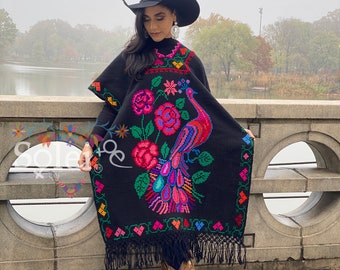 Hand Embroidered Full Body Mexican Poncho. Peacock Embroidered Mexican Poncho. Traditional Mexican Poncho. Artisanal Mexican Poncho.