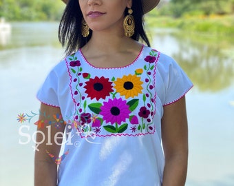 Huipil Mexicana Floral. Blusa Floral Bordado a Mano. Blusa Colorida Mexicana.Blusa Fiesta Mexicana. Hippie-Boho.Huipil Tradicional Artesanal