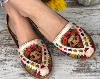 Frida Kahlo Artisanal Sandal. Mexican Leather Flats. Multicolor Sandal. Cute Summer Sandal. Slip on Shoes. Mexican Artisanal Shoes.