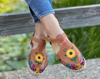 Mexican Leather Sunflower Shoes. All sizes Boho-Hippie Vintage. Traditional Mexican Leather Shoes. Embroidered Leather Shoes with Buckle.