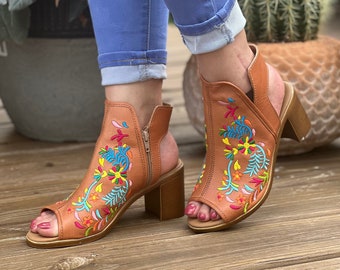 Mexican Embroidered Heels. All Size Boho- Hippie Vintage Heels. Mexican Leather Heels. Ethnic Shoes. Mexican Artisanal Latina Style Shoes.