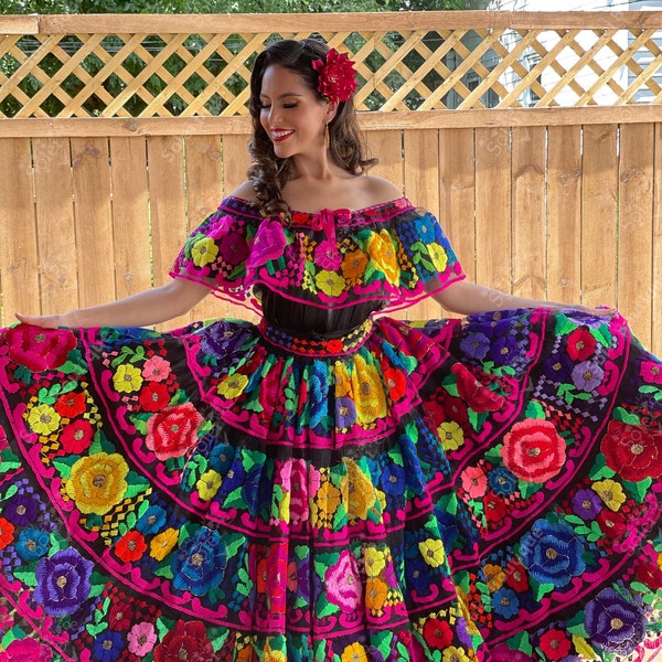 Traditional Mexican Chiapaneco Dress. Traditional  Embroidered Dress. Floral Embroidered Dress. Mexican Folkloric Dress.Formal Mexican Dress