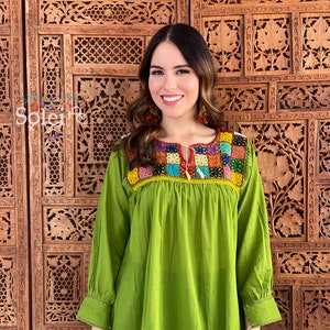 Bluson Mexicano Rococo. Bluson Floral Bordado a Mano. Blusa Tradicional Mexicano. Bluson Artesanal Mexicano. Estilo Etnico. Frida Kahlo.