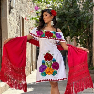Typical Mexican Dress. Size S - XL. Floral Embroidered Dress. Traditional Mexican Dress. Artisanal Mexican Party Dress. Latina Style.