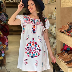 Mexican Floral Embroidered Dress. Hand Embroidered Dress. Artisanal Dress. Bohemian Style. Traditional Mexican Dress. Bridesmaid Dress.
