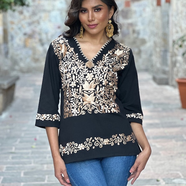 Chemisier mexicain. Taille S - 3X. Blouse mexicaine brodée de fleurs dorées. Haut mexicain traditionnel. Haut de style mexicain.