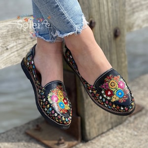 Hand Painted Artisanal Sandals. All sizes Boho-Hippie Vintage. Mexican Leather Floral Flats. Summer Sandals. Mexican Style Flats.