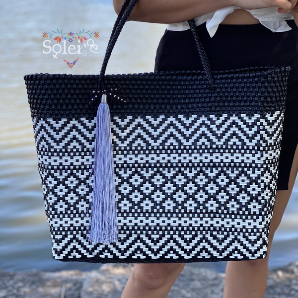 Mexican Tote Bag. Recycled Plastic Bag. Mexican Artisanal Bag. Mexican Cute Purse with Tassel. Mexican Artisanal Purse. Handmade Bag.