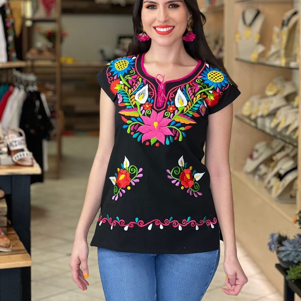 Mexican Embroidered Flower Blouse. Mexican Huipil. Frida Kahlo Top. Hippie-Boho Style Top. Floral Mexican Blouse. Traditional Mexican Top.