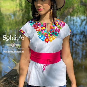 Blouse mexicaine brodée à la main. Chemisier mexicain fleuri coloré. Haut mexicain traditionnel. Haut hippie bohème. Haut Fiesta mexicain.