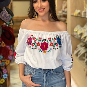 Artisanal Hand Embroidered Crop Top. Mexican 3/4 Sleeve Crop Top. Mexican Floral Top. Traditional Mexican Blouse. Mexican Fashion Blouse.