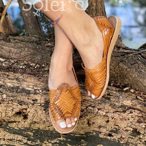 Open Toe Artisanal Sandal. Mexican Leather Flats. Tan Sandals. Cute Summer Sandal. Slip on Shoes. Artisanal Leather Shoes. Mexican Sandals.