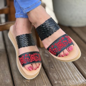 Mexican Sandal. Mexican Huarache. All sizes Boho-Hippie Vintage Sandal. Embroidered  Leather Huarache.  Mexican Artisanal Shoes.