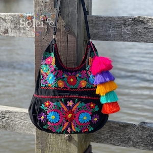 Mexican Morral Bag. Floral Embroidered Bag. Traditional Embroidered Purse with Tassel. Colorful Mexican Bag. Floral Purse.