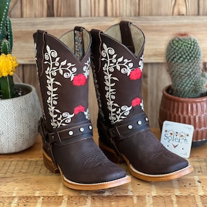 Women&#39;s Mexican Boot. Handmade Leather Floral Embroidered Boot. Artisanal Women Boot. Western Boot. Cowgirl Authentic Boot.