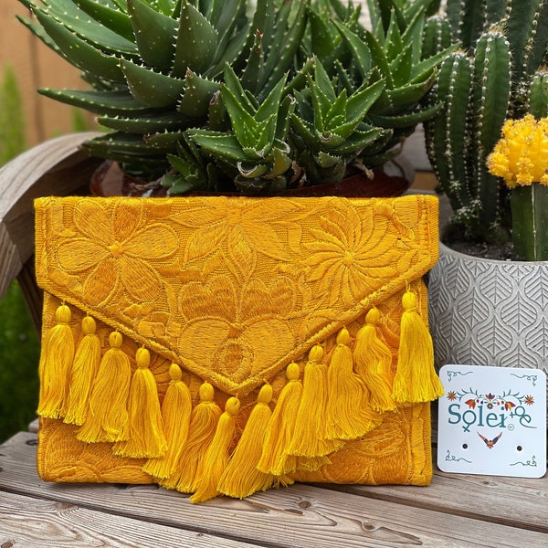 Mexican Floral Embroidered Purse. Over the Shoulder Purse. Artisanal Mexican Clutch. Floral Clutch. Artisanal Mexican Cross body.