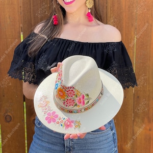Mexikanische handwerkliche Hut. Handbemalter Hut. Bunter Blumenhut. Traditionelle mexikanische Hut. Floral bemalter Sombrero. Mexikanischer Sombrero.