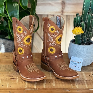 Women&#39;s Mexican Boot. Handmade Leather Sunflower Embroidered Boot. Artisanal Women Boot. Western Boot. Cowgirl Authentic Boot.