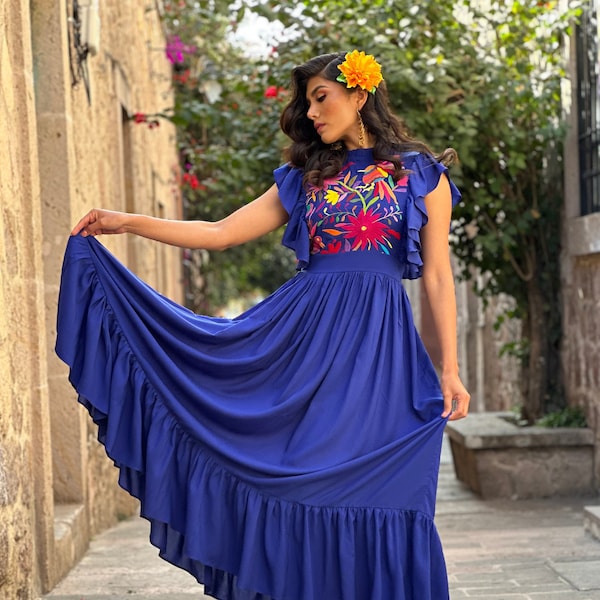 Mexican Floral Hand Embroidered Dress. Traditional Mexican Dress. Bohemian Dress. Artisanal Mexican Dress. Latina Style. Bridesmaid Dress.
