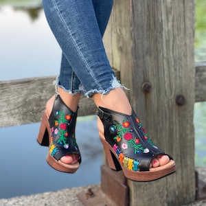 Mexican Leather Block Heels. All Size Boho- Hippie Vintage. Traditional Mexican Leather Shoes.Floral Embroidered Leather Shoes with Buckle