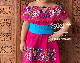 Robe mexicaine Lele pour filles. Robe mexicaine à épaules dénudées pour fille. Robe brodée florale. Robe traditionnelle pour enfants. Ceinture incluse.