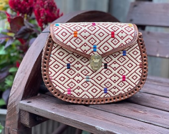 Artisanal Leather Crossbody Purse. Mexican Bag. Boho Chic Style. Ethnic Floral Purse. Latina Style. Handcrafted Leather Mexican Purse.