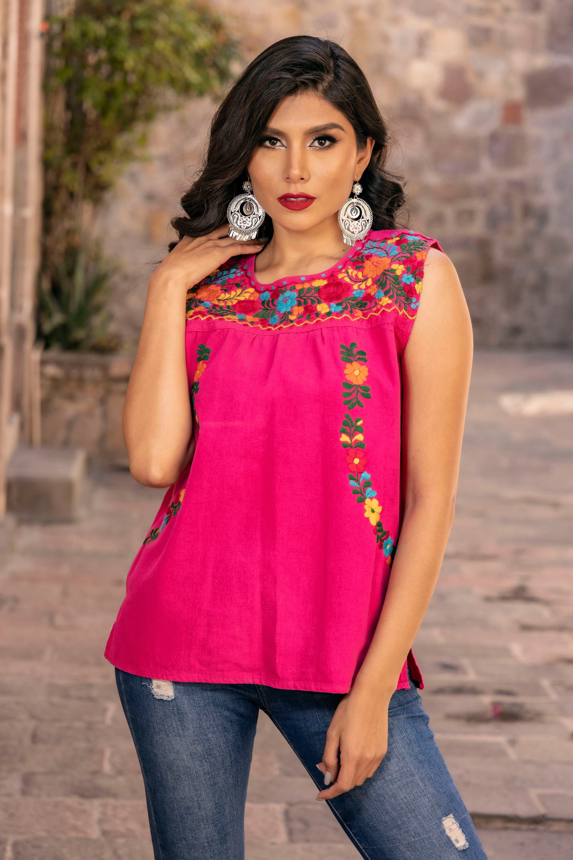 Floral Hand Embroidered Top. Traditional Mexican Blouse. Frida Kahlo Top. Hippie-Boho. Ethnic Style Clothing. Mexican Fiesta. Latina Style.