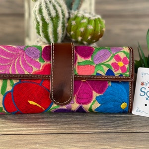 Mexican Floral Embroidered Purse. Artisanal Handbag . Colorful Mexican Clutch. Mexican Traditional Purse. Mexican Wallet for Women.