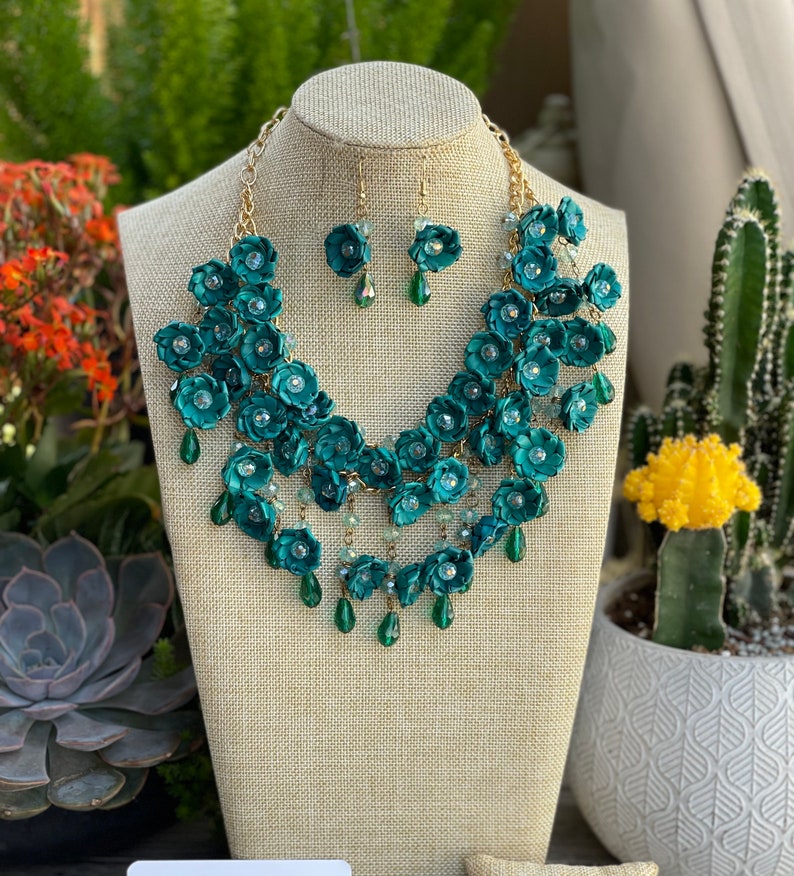 Mexican Artisanal Palm Leaf Jewelry Set. Palm Leaf Flower Necklace & Earrings. Floral Jewelry. Handmade Jewelry. Ethnic Necklace. Jade