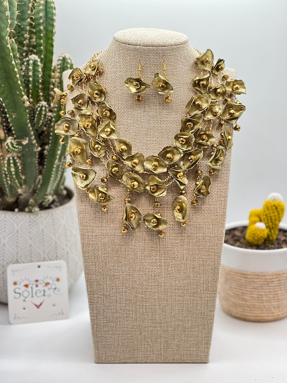 Set di gioielli artigianali Collana e orecchini tipici