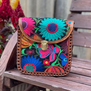 Artisanal Leather Crossbody Purse. Mexican Bag. Boho Chic Style. Ethnic Floral Purse. Latina Style. Handcrafted Leather Mexican Purse.