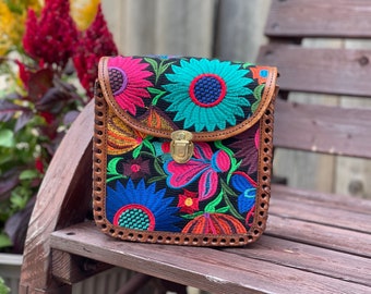 Artisanal Leather Crossbody Purse. Mexican Bag. Boho Chic Style. Ethnic Floral Purse. Latina Style. Handcrafted Leather Mexican Purse.