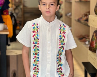 Floral bestickte Guayabera für Jungen. Größen 2T-16. Traditioneller Stil. Ethno-Stil. Typisches Mexikanisches Hemd. Boho Hippie Stil. Kindermode.