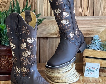 Women's Mexican Boot. Handmade Leather Floral Embroidered Boot. Artisanal Women Boot. Western Boot. Cowgirl Authentic Boot.