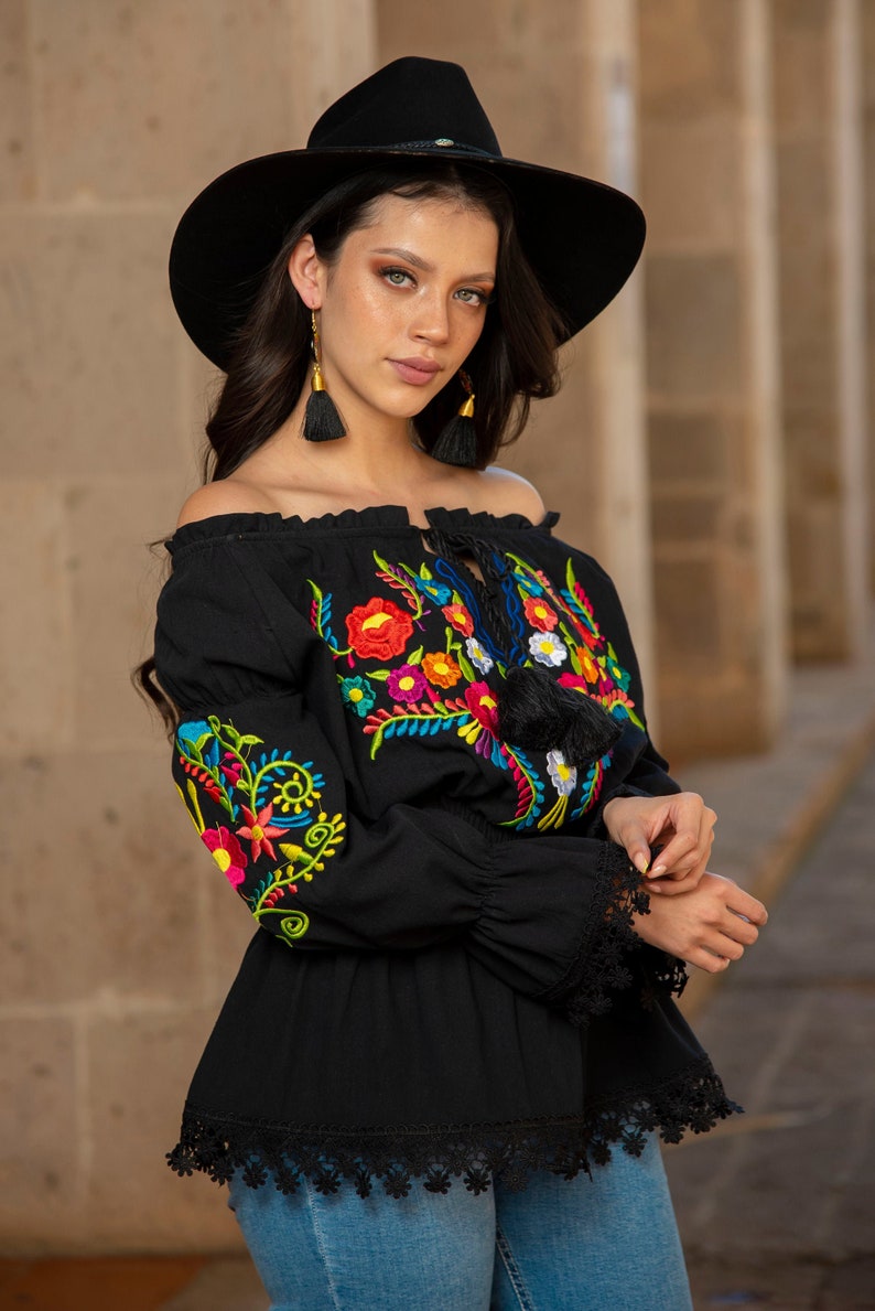 Floral Embroidered Mexican Blouse. Size S 2X. Floral Long Sleeve Blouse with Lace. Mexican Artisanal Top. Off the Shoulder blouse. Negro