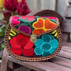Artisanal Leather Crossbody Purse. Mexican Bag. Boho Chic Style. Ethnic Floral Purse. Latina Style. Handcrafted Leather Mexican Purse.