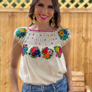 Floral Embroidered Mexican Blouse. Traditional Mexican Top. Mexican Style Top. Latina Style Blouse. Ethnic Style Embroidered Blouse.