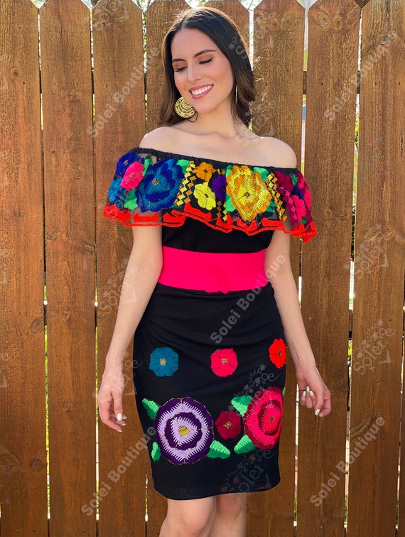 Vestido Mexicano con Volantes. Vestido Floral Bordado a Mano