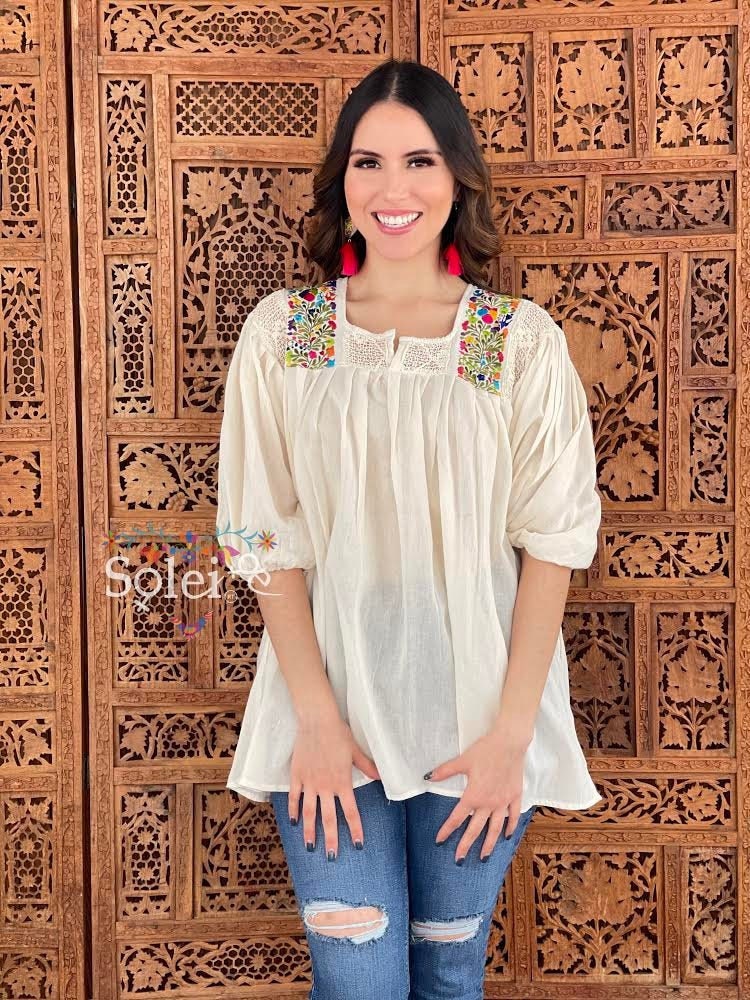 メキシカンバルーンスリーブトップ。メキシカン刺繍ブラウス。花 メキシカンバルーンスリーブトップ。メキシカン刺繍ブラウス。花