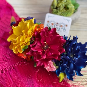 Tocado Floral Artesanal. Tocado Tradicional Mexicano Floral. Flores Decorativas para Mujer.Flores para Baile Folclórico.Quinceañera Mexicano