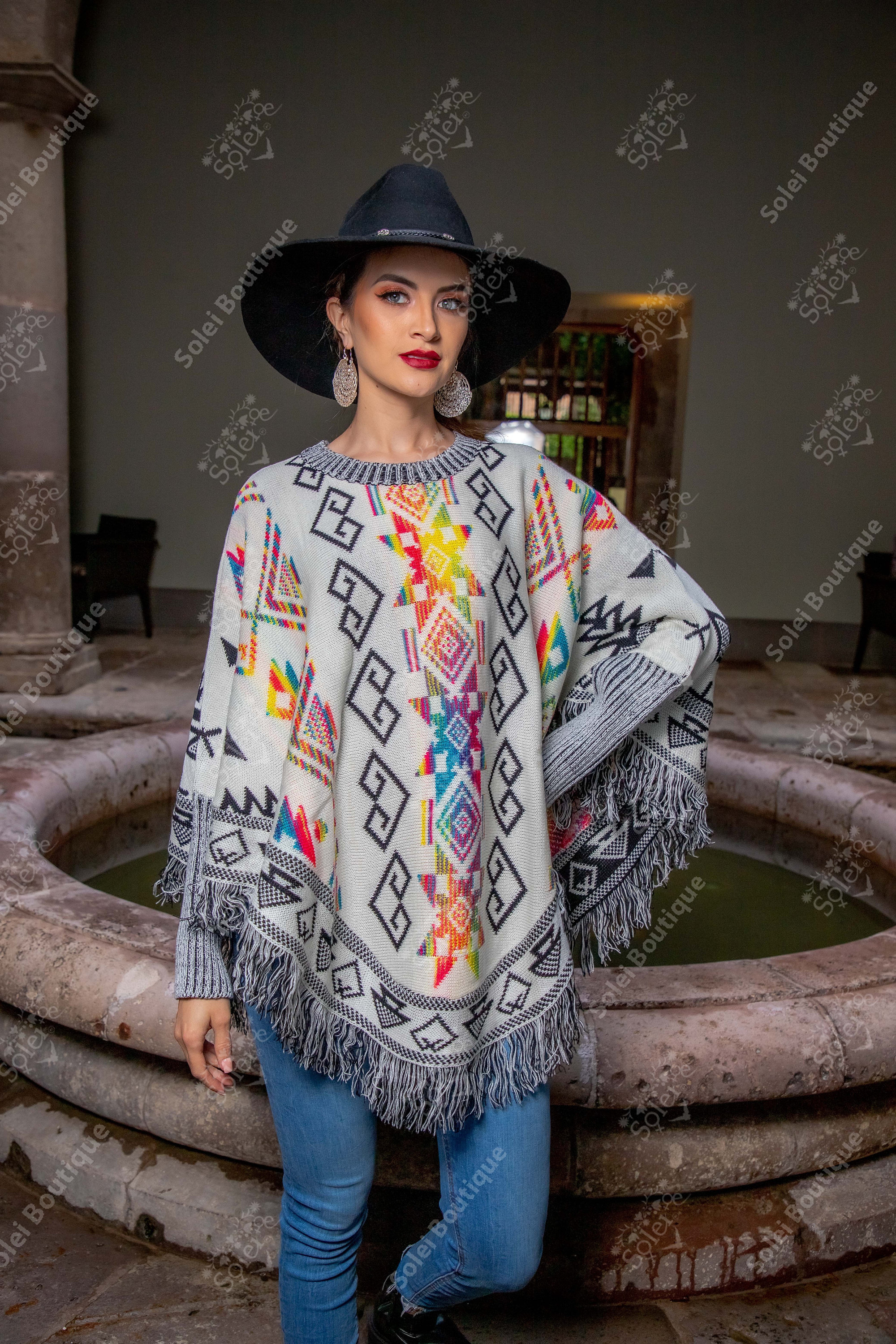 職人の技が光るメキシコのユニセックスポンチョ。袖付きメキシコ