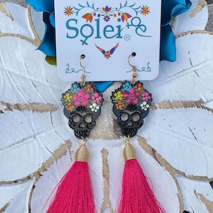 Skelet ambachtelijke houten oorbellen. Halloween-stijl. Oorbellen in Latina-stijl. Boho-chique stijl. Traditionele Mexicaanse sieraden. Dag van de Doden
